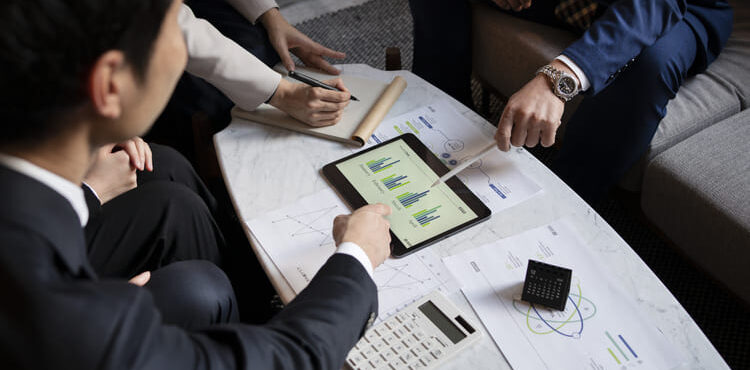 กรรมการกับผู้ถือหุ้นต่างกันอย่างไร