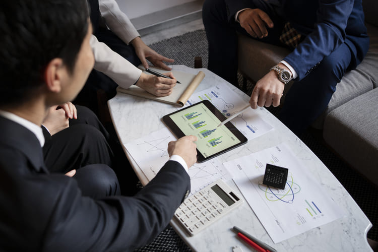 กรรมการกับผู้ถือหุ้นต่างกันอย่างไร